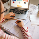 Czy Twoje dziecko jest wzrokowcem, słuchowcem, czy kinestetykiem? Rozprawiamy się z mitem o stylach uczenia się